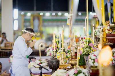 ภาพบรรยากาศพิธีบูชาครู-ครอบครูบูรพาจารย์ วัดจุฬามณี วันพฤหัสบดีที่ ๒๐ สิงหาคม ๒๕๖๙ — ภาพที่ 79