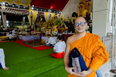 ภาพบรรยากาศพิธีบูชาครู-ครอบครูบูรพาจารย์ วัดจุฬามณี วันพฤหัสบดีที่ ๒๐ สิงหาคม ๒๕๖๙ — ภาพที่ 85