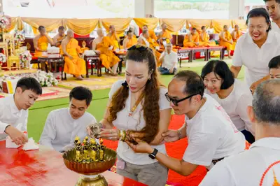ภาพบรรยากาศพิธีบูชาครู-ครอบครูบูรพาจารย์ วัดจุฬามณี วันพฤหัสบดีที่ ๒๐ สิงหาคม ๒๕๖๙ — ภาพที่ 92