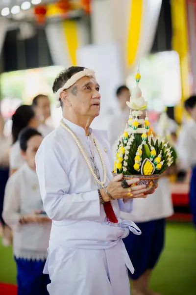 ภาพบรรยากาศพิธีบูชาครู-ครอบครูบูรพาจารย์ วัดจุฬามณี วันพฤหัสบดีที่ ๒๐ สิงหาคม ๒๕๖๙ — ภาพที่ 100