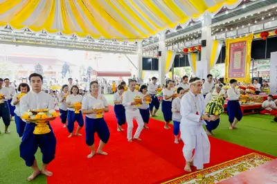 ภาพบรรยากาศพิธีบูชาครู-ครอบครูบูรพาจารย์ วัดจุฬามณี วันพฤหัสบดีที่ ๒๐ สิงหาคม ๒๕๖๙ — ภาพที่ 102