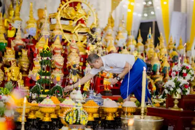 ภาพบรรยากาศพิธีบูชาครู-ครอบครูบูรพาจารย์ วัดจุฬามณี วันพฤหัสบดีที่ ๒๐ สิงหาคม ๒๕๖๙ — ภาพที่ 108