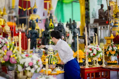 ภาพบรรยากาศพิธีบูชาครู-ครอบครูบูรพาจารย์ วัดจุฬามณี วันพฤหัสบดีที่ ๒๐ สิงหาคม ๒๕๖๙ — ภาพที่ 110