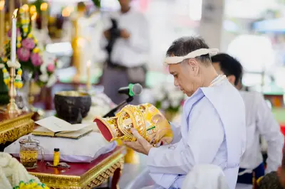 ภาพบรรยากาศพิธีบูชาครู-ครอบครูบูรพาจารย์ วัดจุฬามณี วันพฤหัสบดีที่ ๒๐ สิงหาคม ๒๕๖๙ — ภาพที่ 113