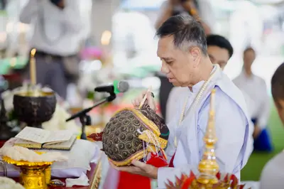 ภาพบรรยากาศพิธีบูชาครู-ครอบครูบูรพาจารย์ วัดจุฬามณี วันพฤหัสบดีที่ ๒๐ สิงหาคม ๒๕๖๙ — ภาพที่ 114