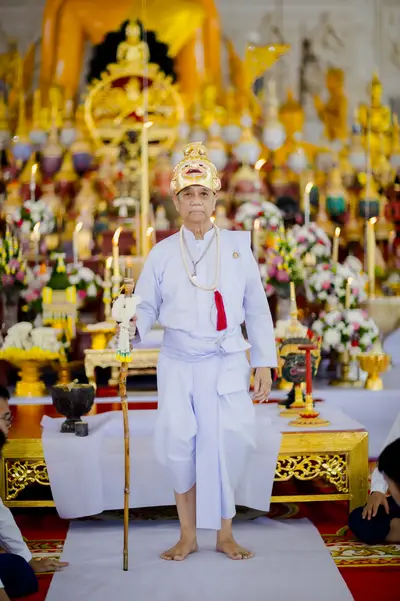 ภาพบรรยากาศพิธีบูชาครู-ครอบครูบูรพาจารย์ วัดจุฬามณี วันพฤหัสบดีที่ ๒๐ สิงหาคม ๒๕๖๙ — ภาพที่ 121
