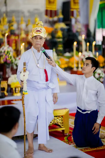 ภาพบรรยากาศพิธีบูชาครู-ครอบครูบูรพาจารย์ วัดจุฬามณี วันพฤหัสบดีที่ ๒๐ สิงหาคม ๒๕๖๙ — ภาพที่ 122