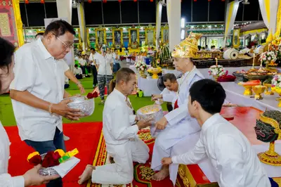 ภาพบรรยากาศพิธีบูชาครู-ครอบครูบูรพาจารย์ วัดจุฬามณี วันพฤหัสบดีที่ ๒๐ สิงหาคม ๒๕๖๙ — ภาพที่ 123