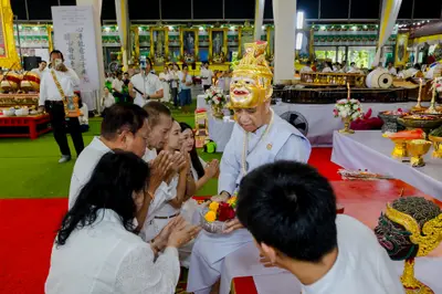 ภาพบรรยากาศพิธีบูชาครู-ครอบครูบูรพาจารย์ วัดจุฬามณี วันพฤหัสบดีที่ ๒๐ สิงหาคม ๒๕๖๙ — ภาพที่ 126