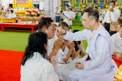 ภาพบรรยากาศพิธีบูชาครู-ครอบครูบูรพาจารย์ วัดจุฬามณี วันพฤหัสบดีที่ ๒๐ สิงหาคม ๒๕๖๙ — ภาพที่ 128