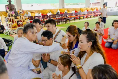 ภาพบรรยากาศพิธีบูชาครู-ครอบครูบูรพาจารย์ วัดจุฬามณี วันพฤหัสบดีที่ ๒๐ สิงหาคม ๒๕๖๙ — ภาพที่ 139