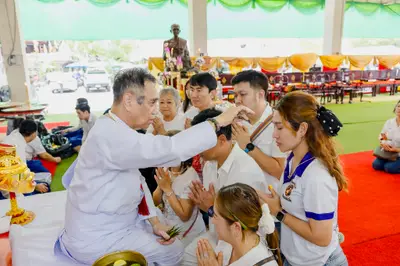 ภาพบรรยากาศพิธีบูชาครู-ครอบครูบูรพาจารย์ วัดจุฬามณี วันพฤหัสบดีที่ ๒๐ สิงหาคม ๒๕๖๙ — ภาพที่ 141