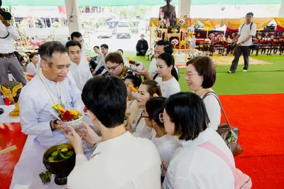 ภาพบรรยากาศพิธีบูชาครู-ครอบครูบูรพาจารย์ วัดจุฬามณี วันพฤหัสบดีที่ ๒๐ สิงหาคม ๒๕๖๙ — ภาพที่ 144