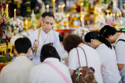 ภาพบรรยากาศพิธีบูชาครู-ครอบครูบูรพาจารย์ วัดจุฬามณี วันพฤหัสบดีที่ ๒๐ สิงหาคม ๒๕๖๙ — ภาพที่ 145
