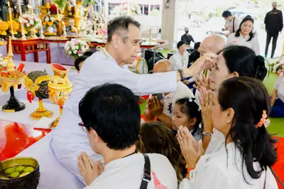 ภาพบรรยากาศพิธีบูชาครู-ครอบครูบูรพาจารย์ วัดจุฬามณี วันพฤหัสบดีที่ ๒๐ สิงหาคม ๒๕๖๙ — ภาพที่ 155