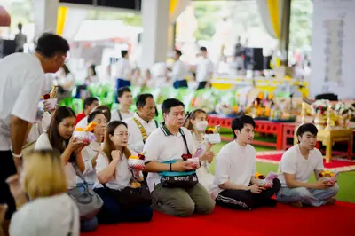 ภาพบรรยากาศพิธีบูชาครู-ครอบครูบูรพาจารย์ วัดจุฬามณี วันพฤหัสบดีที่ ๒๐ สิงหาคม ๒๕๖๙ — ภาพที่ 159