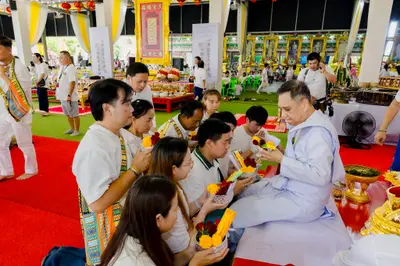 ภาพบรรยากาศพิธีบูชาครู-ครอบครูบูรพาจารย์ วัดจุฬามณี วันพฤหัสบดีที่ ๒๐ สิงหาคม ๒๕๖๙ — ภาพที่ 161