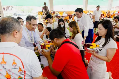 ภาพบรรยากาศพิธีบูชาครู-ครอบครูบูรพาจารย์ วัดจุฬามณี วันพฤหัสบดีที่ ๒๐ สิงหาคม ๒๕๖๙ — ภาพที่ 166