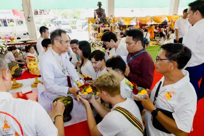 ภาพบรรยากาศพิธีบูชาครู-ครอบครูบูรพาจารย์ วัดจุฬามณี วันพฤหัสบดีที่ ๒๐ สิงหาคม ๒๕๖๙ — ภาพที่ 169