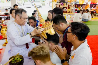 ภาพบรรยากาศพิธีบูชาครู-ครอบครูบูรพาจารย์ วัดจุฬามณี วันพฤหัสบดีที่ ๒๐ สิงหาคม ๒๕๖๙ — ภาพที่ 170