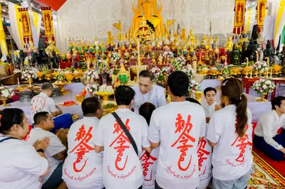 ภาพบรรยากาศพิธีบูชาครู-ครอบครูบูรพาจารย์ วัดจุฬามณี วันพฤหัสบดีที่ ๒๐ สิงหาคม ๒๕๖๙ — ภาพที่ 177