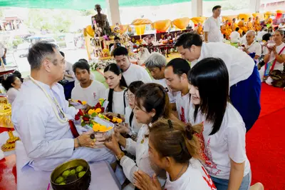 ภาพบรรยากาศพิธีบูชาครู-ครอบครูบูรพาจารย์ วัดจุฬามณี วันพฤหัสบดีที่ ๒๐ สิงหาคม ๒๕๖๙ — ภาพที่ 178