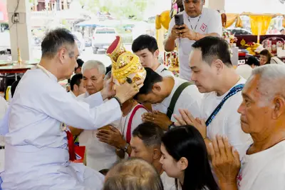 ภาพบรรยากาศพิธีบูชาครู-ครอบครูบูรพาจารย์ วัดจุฬามณี วันพฤหัสบดีที่ ๒๐ สิงหาคม ๒๕๖๙ — ภาพที่ 182