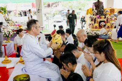 ภาพบรรยากาศพิธีบูชาครู-ครอบครูบูรพาจารย์ วัดจุฬามณี วันพฤหัสบดีที่ ๒๐ สิงหาคม ๒๕๖๙ — ภาพที่ 185