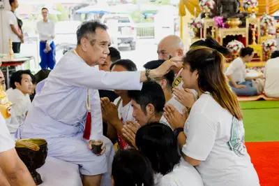 ภาพบรรยากาศพิธีบูชาครู-ครอบครูบูรพาจารย์ วัดจุฬามณี วันพฤหัสบดีที่ ๒๐ สิงหาคม ๒๕๖๙ — ภาพที่ 187