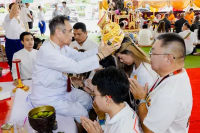 ภาพบรรยากาศพิธีบูชาครู-ครอบครูบูรพาจารย์ วัดจุฬามณี วันพฤหัสบดีที่ ๒๐ สิงหาคม ๒๕๖๙ — ภาพที่ 190