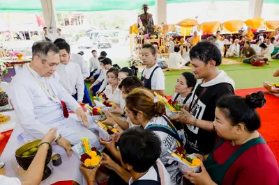 ภาพบรรยากาศพิธีบูชาครู-ครอบครูบูรพาจารย์ วัดจุฬามณี วันพฤหัสบดีที่ ๒๐ สิงหาคม ๒๕๖๙ — ภาพที่ 192