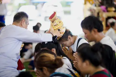 ภาพบรรยากาศพิธีบูชาครู-ครอบครูบูรพาจารย์ วัดจุฬามณี วันพฤหัสบดีที่ ๒๐ สิงหาคม ๒๕๖๙ — ภาพที่ 193