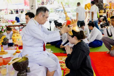 ภาพบรรยากาศพิธีบูชาครู-ครอบครูบูรพาจารย์ วัดจุฬามณี วันพฤหัสบดีที่ ๒๐ สิงหาคม ๒๕๖๙ — ภาพที่ 198