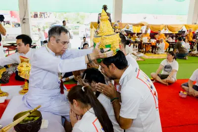 ภาพบรรยากาศพิธีบูชาครู-ครอบครูบูรพาจารย์ วัดจุฬามณี วันพฤหัสบดีที่ ๒๐ สิงหาคม ๒๕๖๙ — ภาพที่ 200