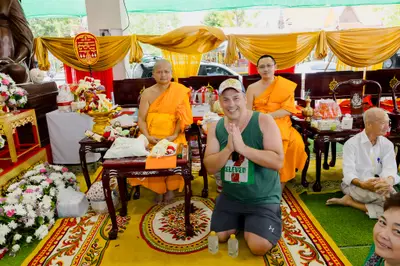 ภาพบรรยากาศพิธีบูชาครู-ครอบครูบูรพาจารย์ วัดจุฬามณี วันพฤหัสบดีที่ ๒๐ สิงหาคม ๒๕๖๙ — ภาพที่ 203