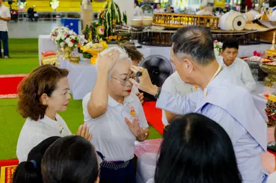 ภาพบรรยากาศพิธีบูชาครู-ครอบครูบูรพาจารย์ วัดจุฬามณี วันพฤหัสบดีที่ ๒๐ สิงหาคม ๒๕๖๙ — ภาพที่ 206