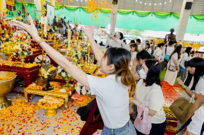 ภาพบรรยากาศพิธีบูชาครู-ครอบครูบูรพาจารย์ วัดจุฬามณี วันพฤหัสบดีที่ ๒๐ สิงหาคม ๒๕๖๙ — ภาพที่ 241