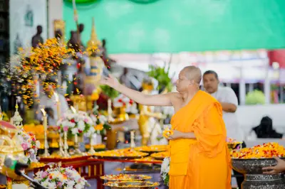 ภาพบรรยากาศพิธีบูชาครู-ครอบครูบูรพาจารย์ วัดจุฬามณี วันพฤหัสบดีที่ ๒๐ สิงหาคม ๒๕๖๙ — ภาพที่ 242