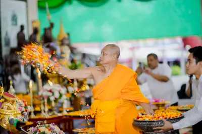 ภาพบรรยากาศพิธีบูชาครู-ครอบครูบูรพาจารย์ วัดจุฬามณี วันพฤหัสบดีที่ ๒๐ สิงหาคม ๒๕๖๙ — ภาพที่ 243