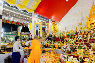 ภาพบรรยากาศพิธีบูชาครู-ครอบครูบูรพาจารย์ วัดจุฬามณี วันพฤหัสบดีที่ ๒๐ สิงหาคม ๒๕๖๙ — ภาพที่ 244