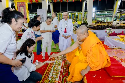 ภาพบรรยากาศพิธีบูชาครู-ครอบครูบูรพาจารย์ วัดจุฬามณี วันพฤหัสบดีที่ ๒๐ สิงหาคม ๒๕๖๙ — ภาพที่ 252