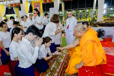 ภาพบรรยากาศพิธีบูชาครู-ครอบครูบูรพาจารย์ วัดจุฬามณี วันพฤหัสบดีที่ ๒๐ สิงหาคม ๒๕๖๙ — ภาพที่ 254