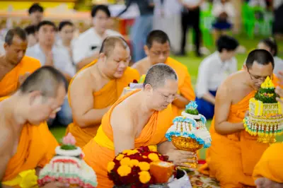 ภาพบรรยากาศพิธีบูชาครู-ครอบครูบูรพาจารย์ วัดจุฬามณี วันพฤหัสบดีที่ ๒๐ สิงหาคม ๒๕๖๙ — ภาพที่ 261