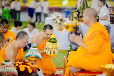 ภาพบรรยากาศพิธีบูชาครู-ครอบครูบูรพาจารย์ วัดจุฬามณี วันพฤหัสบดีที่ ๒๐ สิงหาคม ๒๕๖๙ — ภาพที่ 262