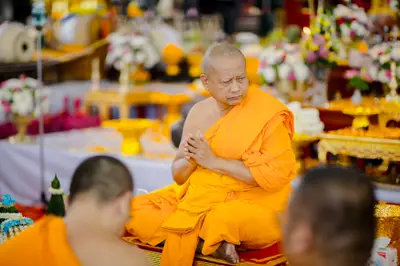 ภาพบรรยากาศพิธีบูชาครู-ครอบครูบูรพาจารย์ วัดจุฬามณี วันพฤหัสบดีที่ ๒๐ สิงหาคม ๒๕๖๙ — ภาพที่ 263