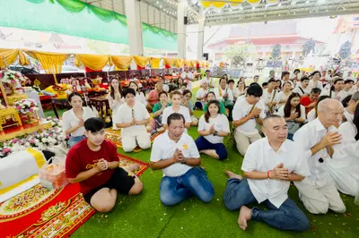 ภาพบรรยากาศพิธีบูชาครู-ครอบครูบูรพาจารย์ วัดจุฬามณี วันพฤหัสบดีที่ ๒๐ สิงหาคม ๒๕๖๙ — ภาพที่ 264