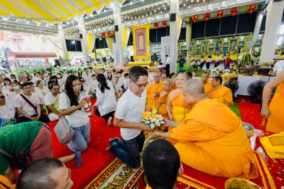 ภาพบรรยากาศพิธีบูชาครู-ครอบครูบูรพาจารย์ วัดจุฬามณี วันพฤหัสบดีที่ ๒๐ สิงหาคม ๒๕๖๙ — ภาพที่ 277
