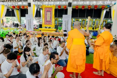 ภาพบรรยากาศพิธีบูชาครู-ครอบครูบูรพาจารย์ วัดจุฬามณี วันพฤหัสบดีที่ ๒๐ สิงหาคม ๒๕๖๙ — ภาพที่ 287