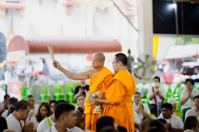 ภาพบรรยากาศพิธีบูชาครู-ครอบครูบูรพาจารย์ วัดจุฬามณี วันพฤหัสบดีที่ ๒๐ สิงหาคม ๒๕๖๙ — ภาพที่ 290