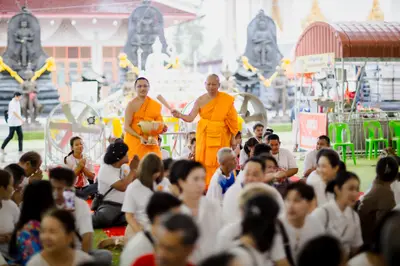ภาพบรรยากาศพิธีบูชาครู-ครอบครูบูรพาจารย์ วัดจุฬามณี วันพฤหัสบดีที่ ๒๐ สิงหาคม ๒๕๖๙ — ภาพที่ 291